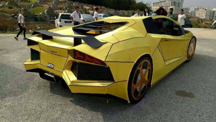 Lamborghini από χαρτί